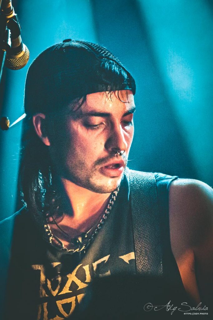 Le groupe punk Banane Metalik en live au dB à Narbonne (11100) avec un style gore'n'roll inimitable !